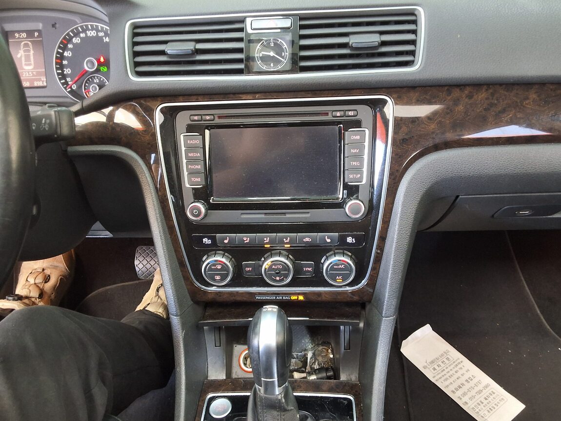 VOLKSWAGEN THE NEW PASSAT (7TH GEN) 2.0 TDI 2015 - zdjęcie 24