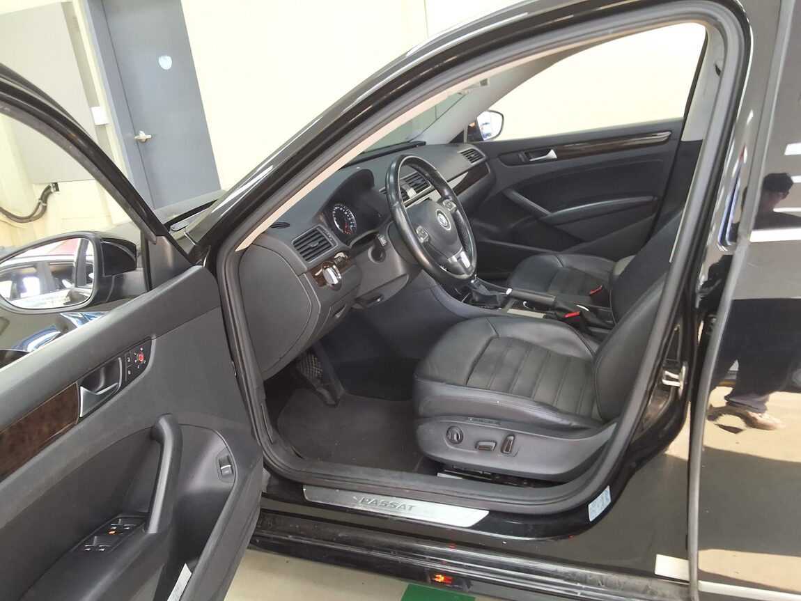 VOLKSWAGEN THE NEW PASSAT (7TH GEN) 2.0 TDI 2015 - zdjęcie 11