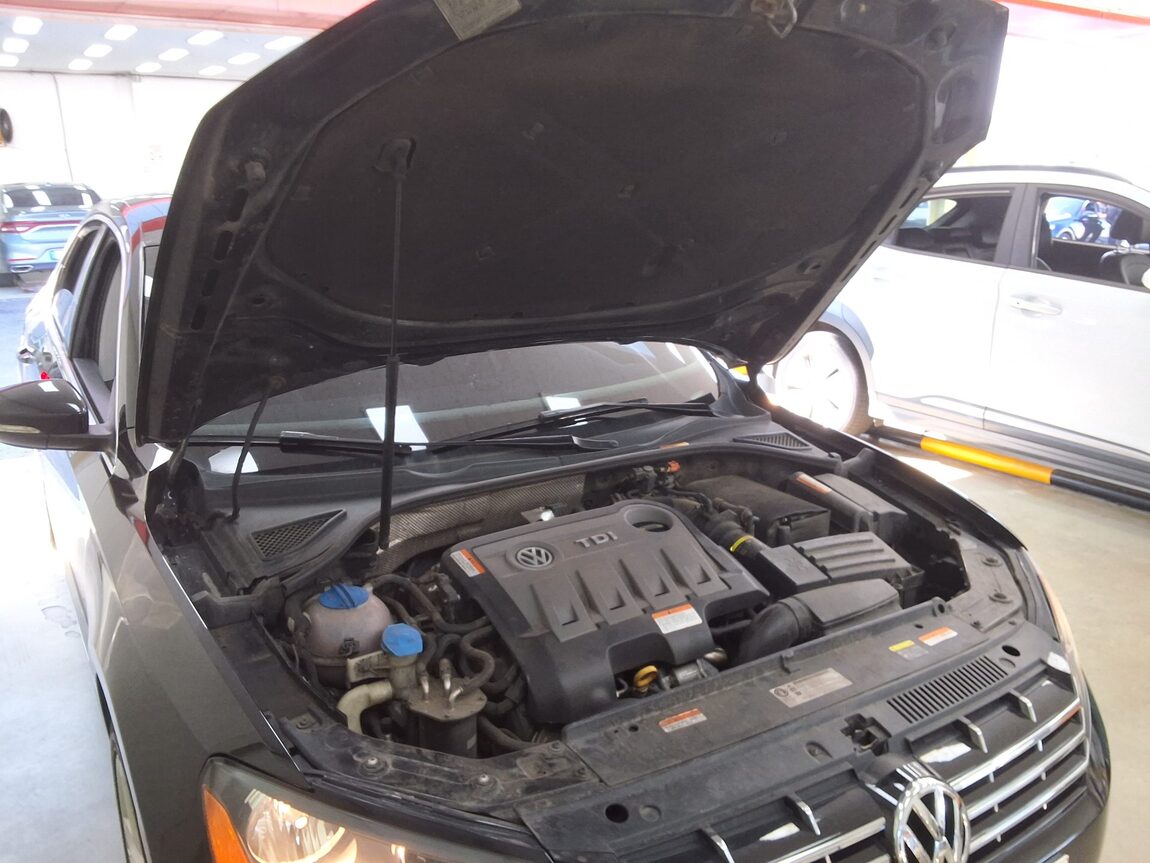 VOLKSWAGEN THE NEW PASSAT (7TH GEN) 2.0 TDI 2015 - zdjęcie 18