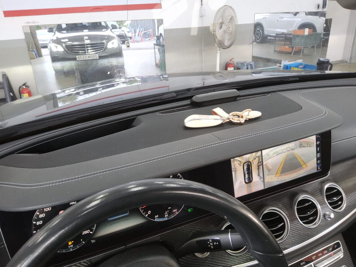 MERCEDES-BENZ E-CLASS (5TH GEN) E300 4MATIC EXCLUSIVE 2019 - zdjęcie 17