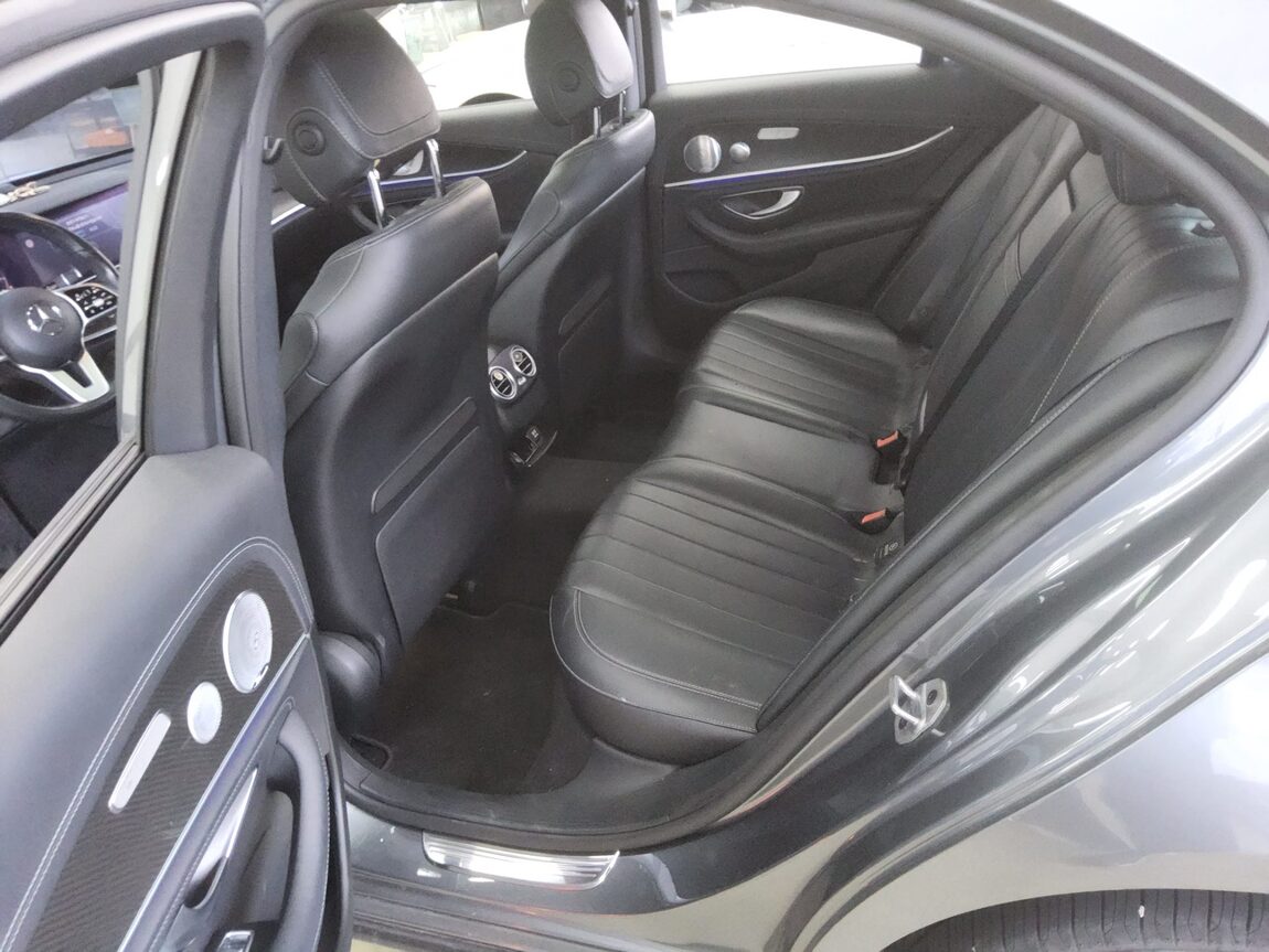 MERCEDES-BENZ E-CLASS (5TH GEN) E300 4MATIC EXCLUSIVE 2019 - zdjęcie 12
