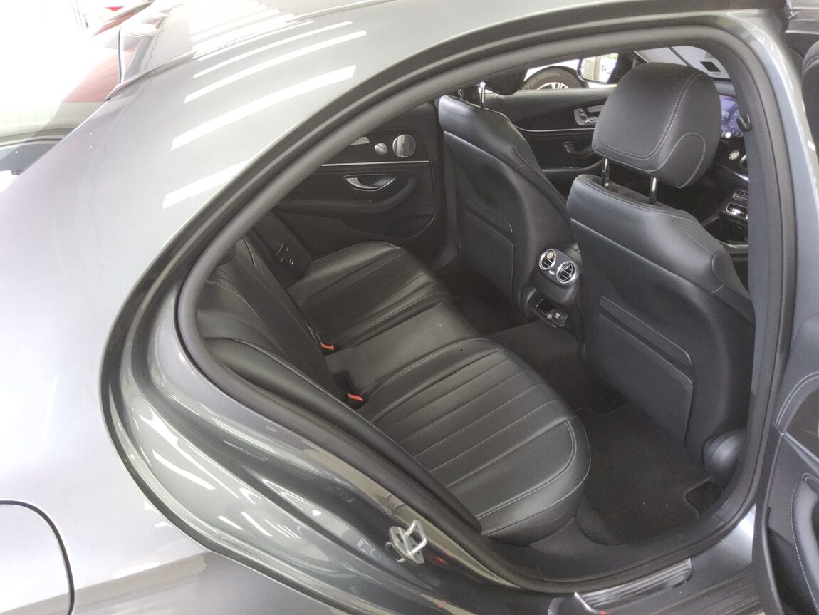 MERCEDES-BENZ E-CLASS (5TH GEN) E300 4MATIC EXCLUSIVE 2019 - zdjęcie 13