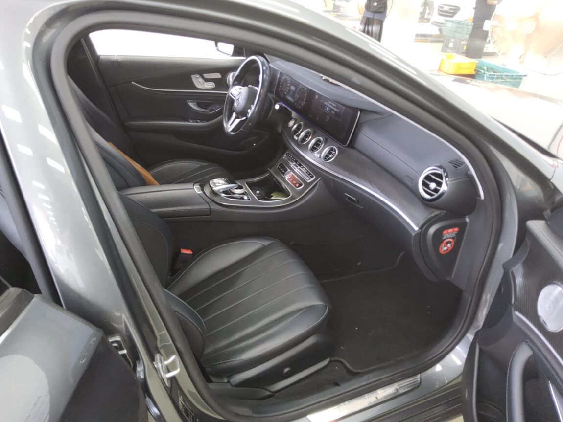 MERCEDES-BENZ E-CLASS (5TH GEN) E300 4MATIC EXCLUSIVE 2019 - zdjęcie 14