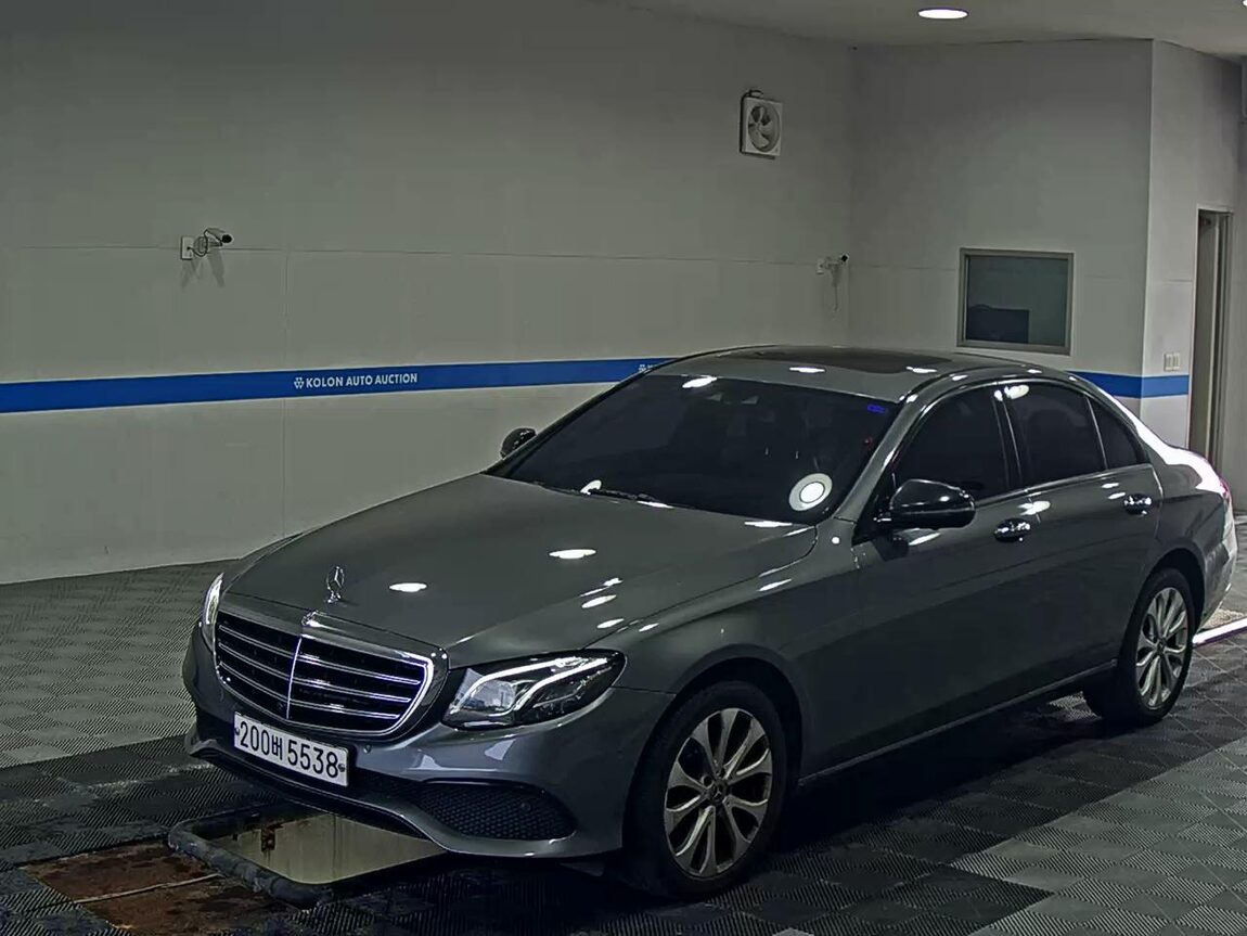 MERCEDES-BENZ E-CLASS (5TH GEN) E300 4MATIC EXCLUSIVE 2019 - zdjęcie 2
