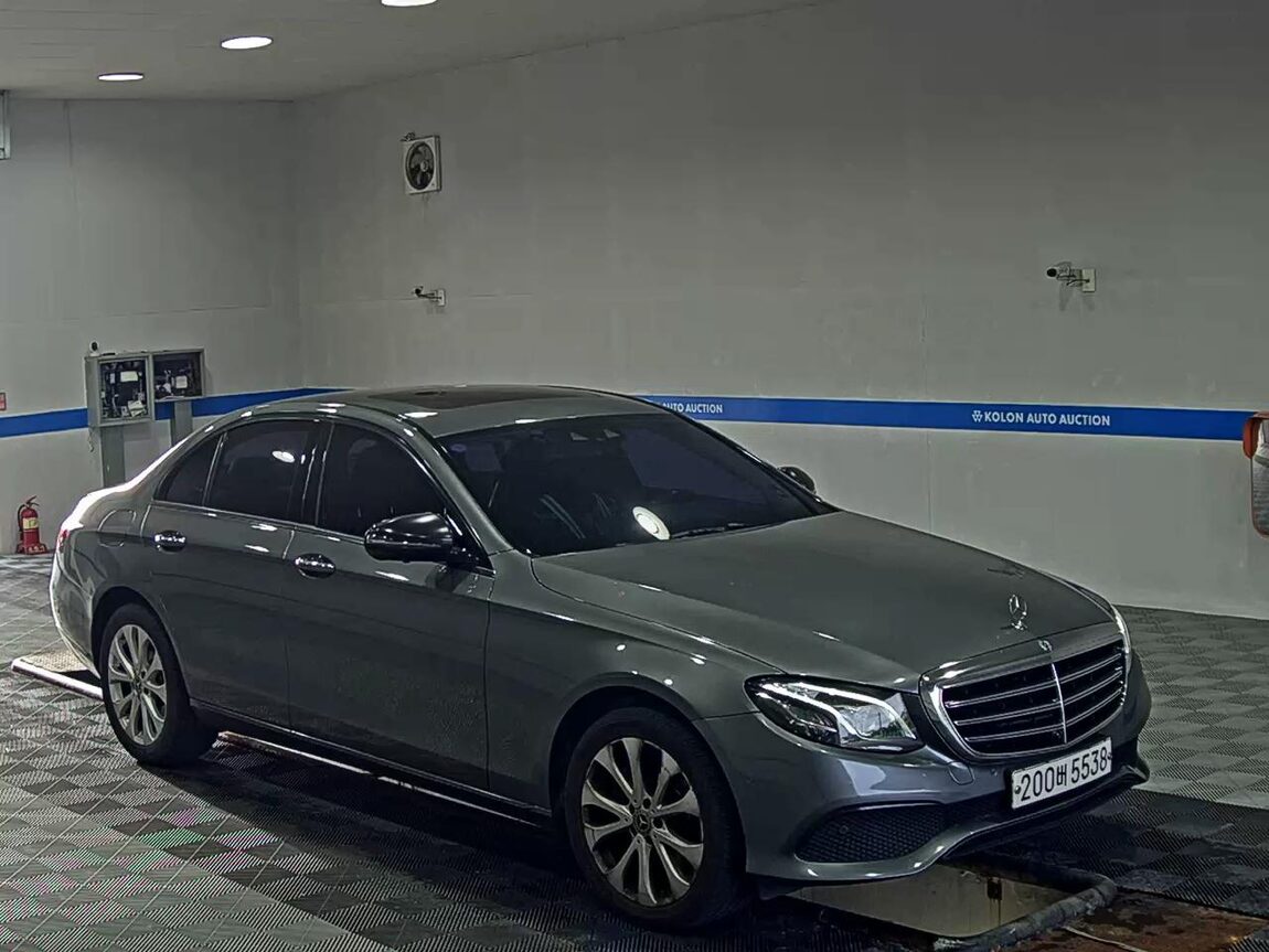 MERCEDES-BENZ E-CLASS (5TH GEN) E300 4MATIC EXCLUSIVE 2019 - zdjęcie 3