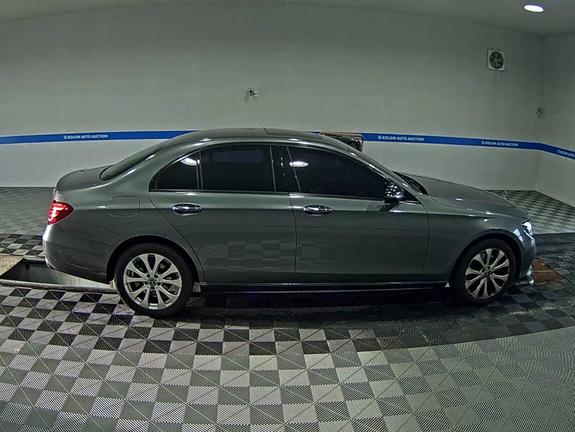 MERCEDES-BENZ E-CLASS (5TH GEN) E300 4MATIC EXCLUSIVE 2019 - zdjęcie 4
