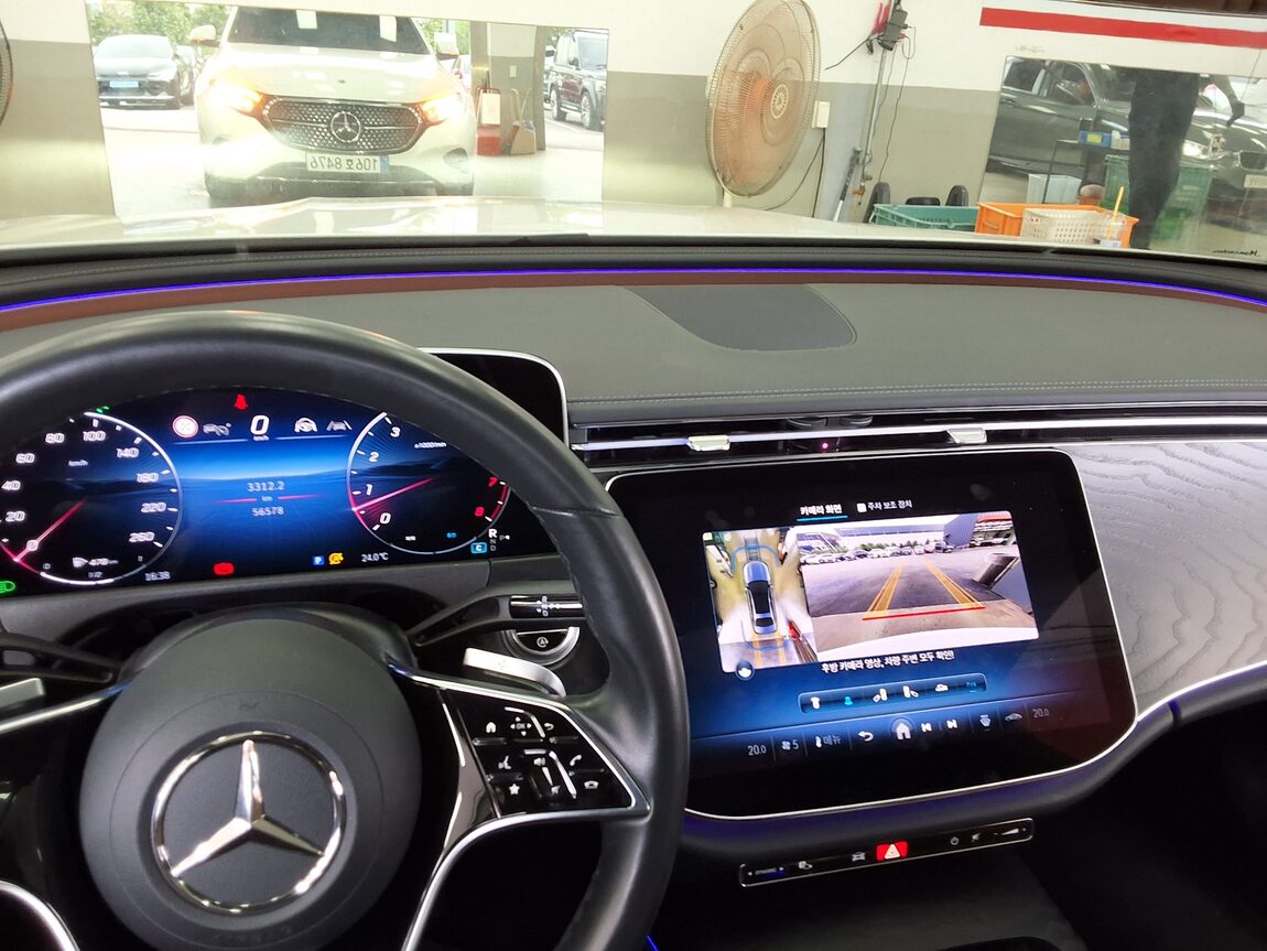 MERCEDES-BENZ E-CLASS (6TH GEN) E200 AVANTGARDE 2024 - zdjęcie 20