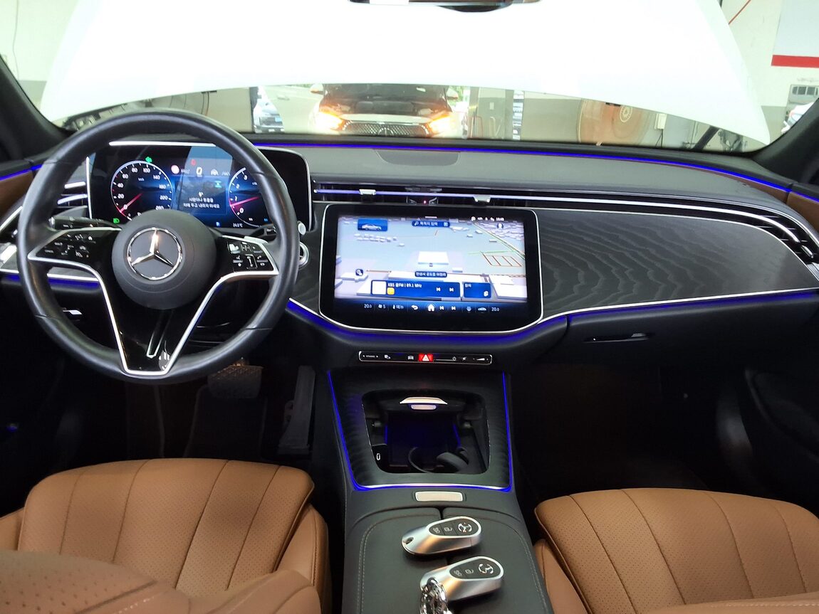 MERCEDES-BENZ E-CLASS (6TH GEN) E200 AVANTGARDE 2024 - zdjęcie 11