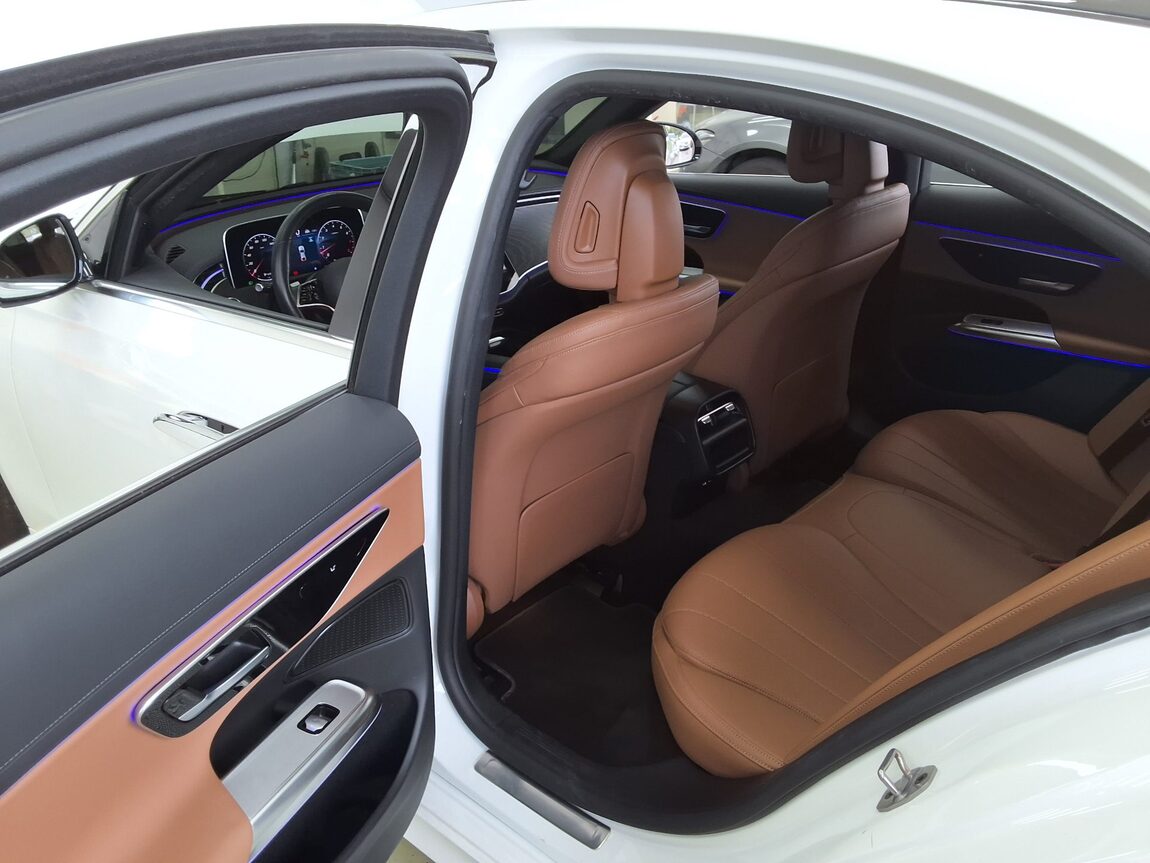 MERCEDES-BENZ E-CLASS (6TH GEN) E200 AVANTGARDE 2024 - zdjęcie 12