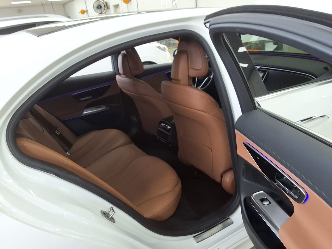 MERCEDES-BENZ E-CLASS (6TH GEN) E200 AVANTGARDE 2024 - zdjęcie 13