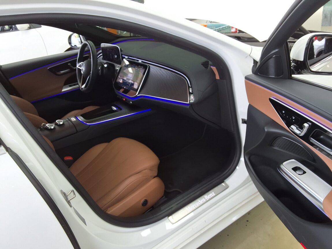 MERCEDES-BENZ E-CLASS (6TH GEN) E200 AVANTGARDE 2024 - zdjęcie 14