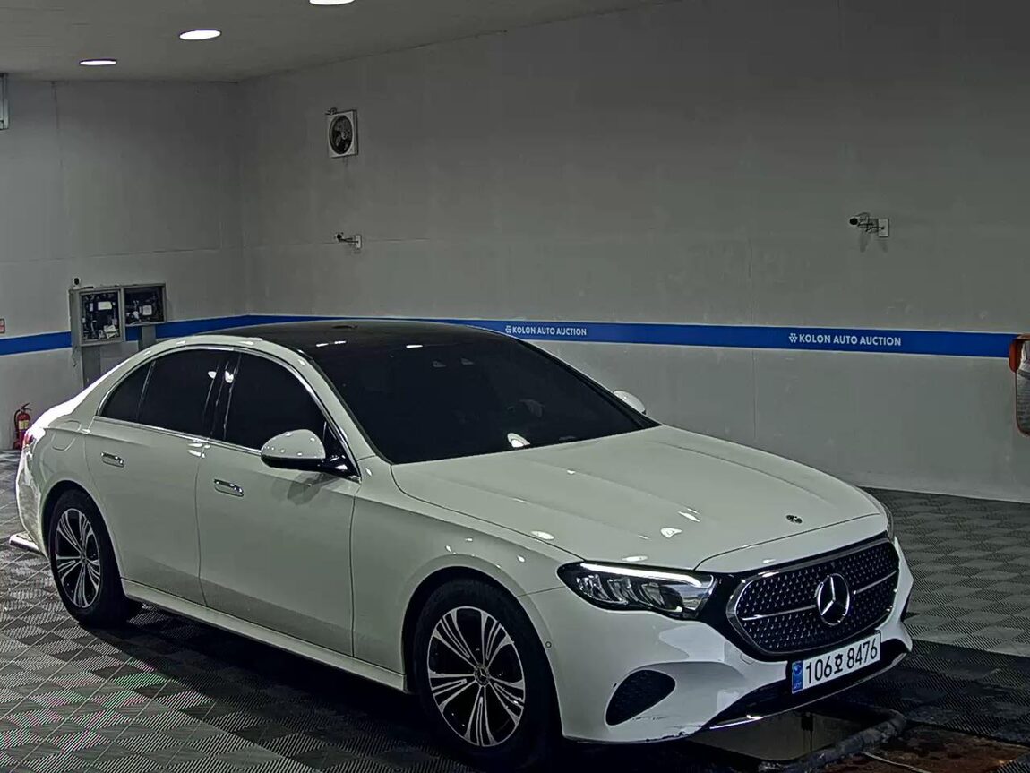 MERCEDES-BENZ E-CLASS (6TH GEN) E200 AVANTGARDE 2024 - zdjęcie 3