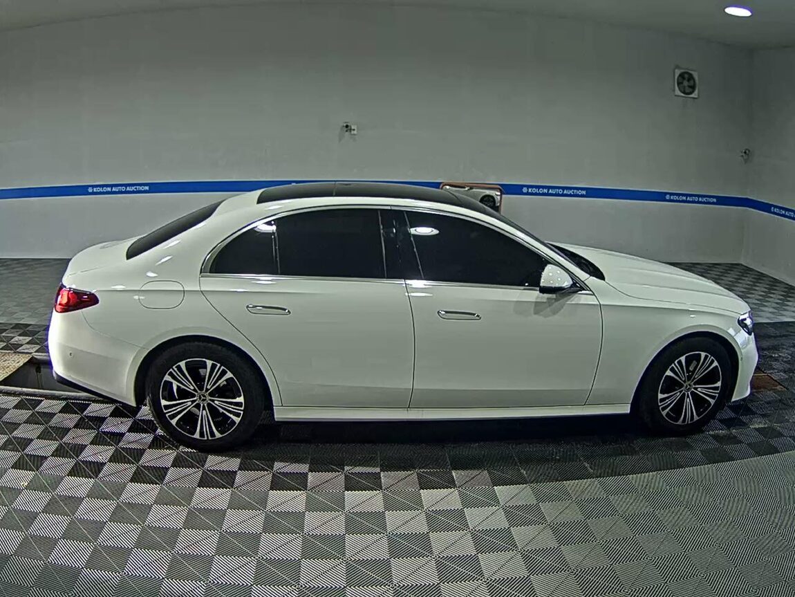 MERCEDES-BENZ E-CLASS (6TH GEN) E200 AVANTGARDE 2024 - zdjęcie 4