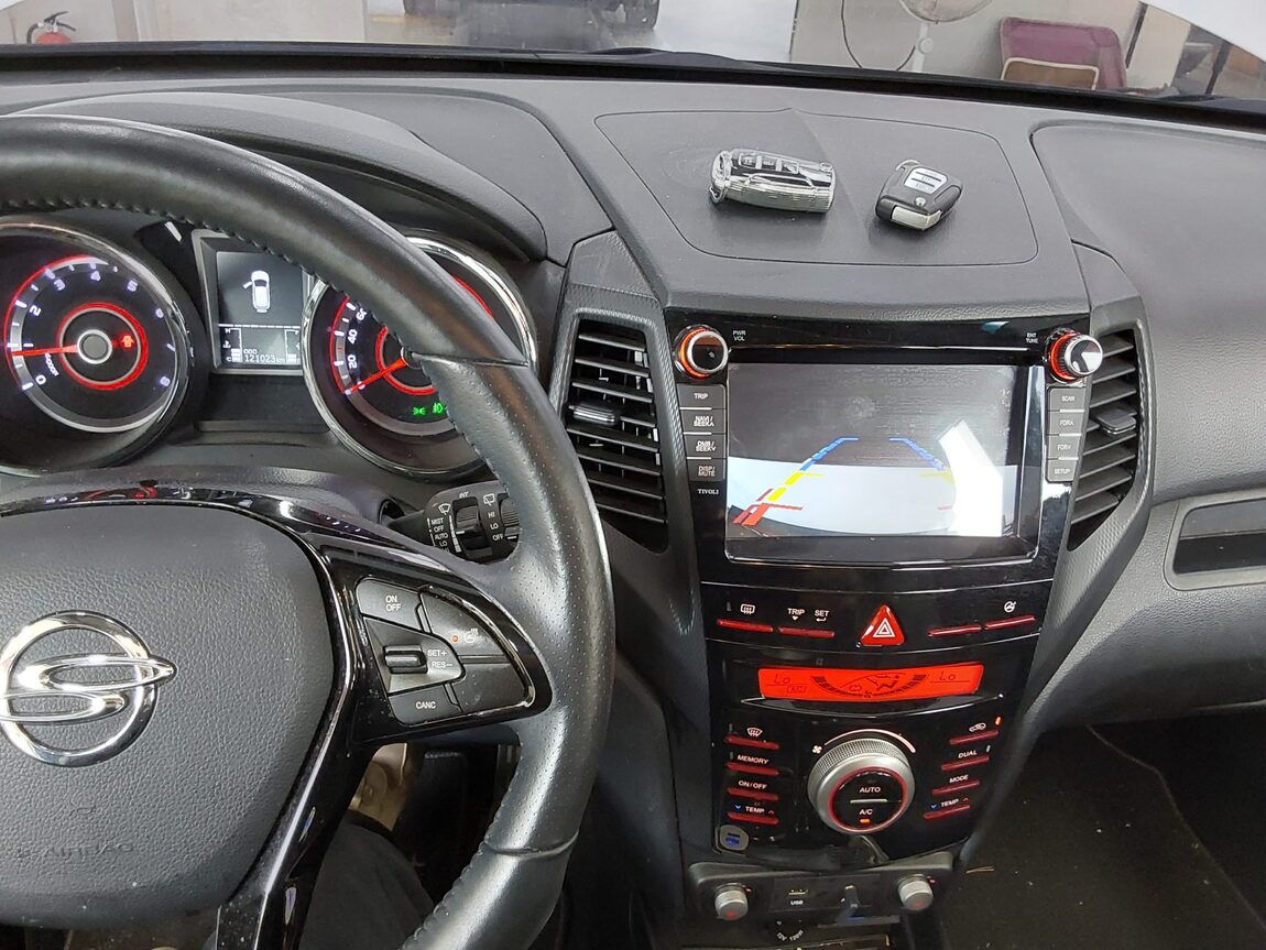 KG MOBILITY (SSANGYONG) TIVOLI AIR GASOLINE 2WD RX 2017 - zdjęcie 17