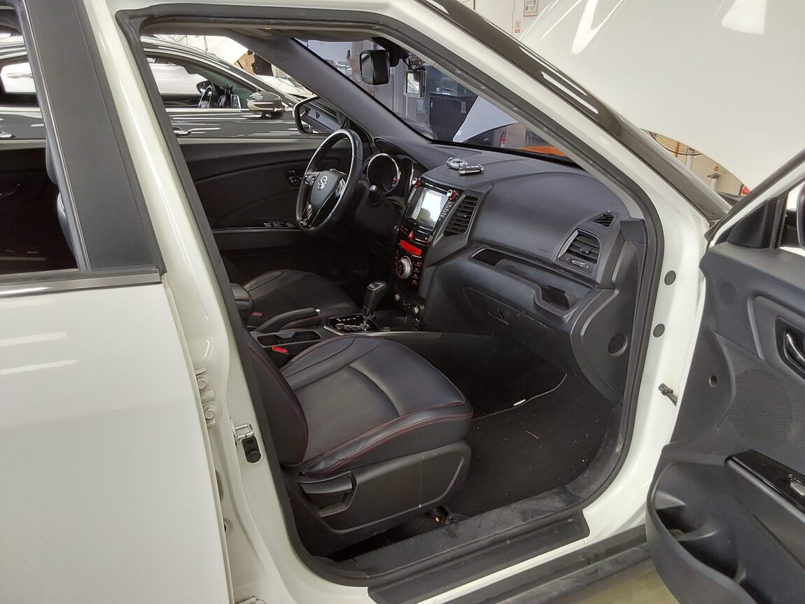 KG MOBILITY (SSANGYONG) TIVOLI AIR GASOLINE 2WD RX 2017 - zdjęcie 14