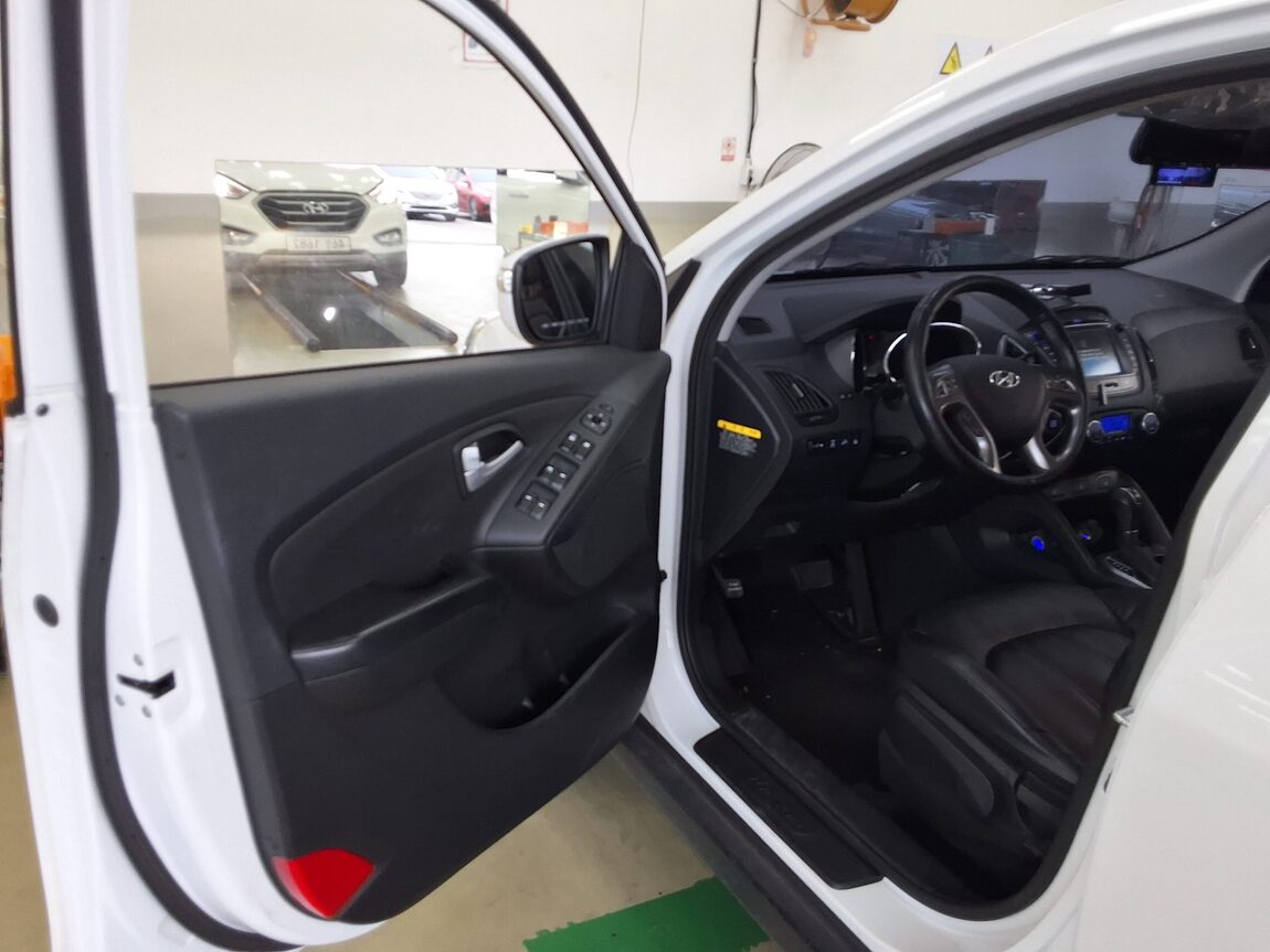 HYUNDAI NEW TUCSON ix DIESEL R2.0 4WD MODERN 2014 - zdjęcie 10
