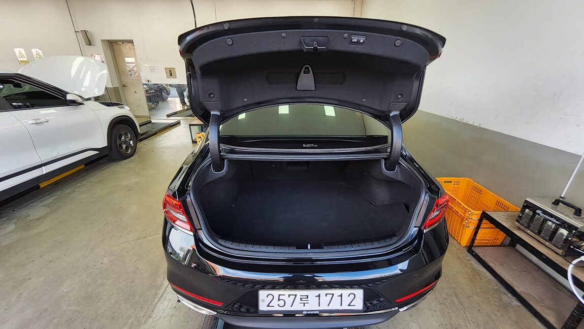 HYUNDAI GRANDEUR IG 3.0 GDi EXCLUSIVE SPECIAL 2018 - zdjęcie 15