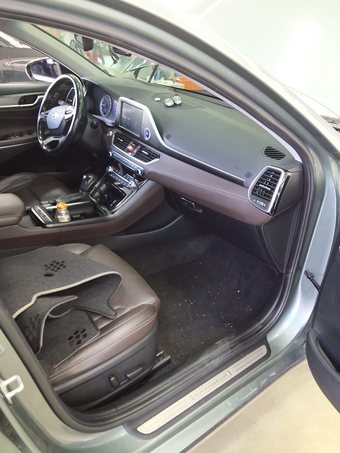 HYUNDAI GRANDEUR IG 2.4 GDi PREMIUM SPECIAL 2018 - zdjęcie 14