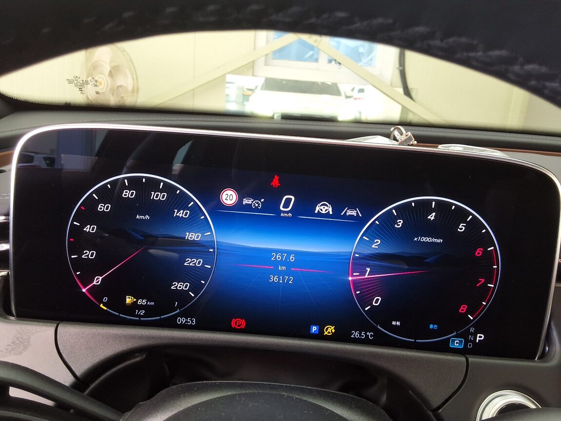 MERCEDES-BENZ E-CLASS (6TH GEN) E200 AVANTGARDE 2025 - zdjęcie 10