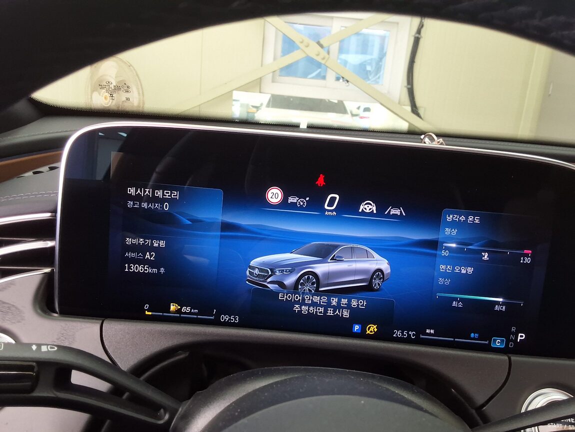 MERCEDES-BENZ E-CLASS (6TH GEN) E200 AVANTGARDE 2025 - zdjęcie 26