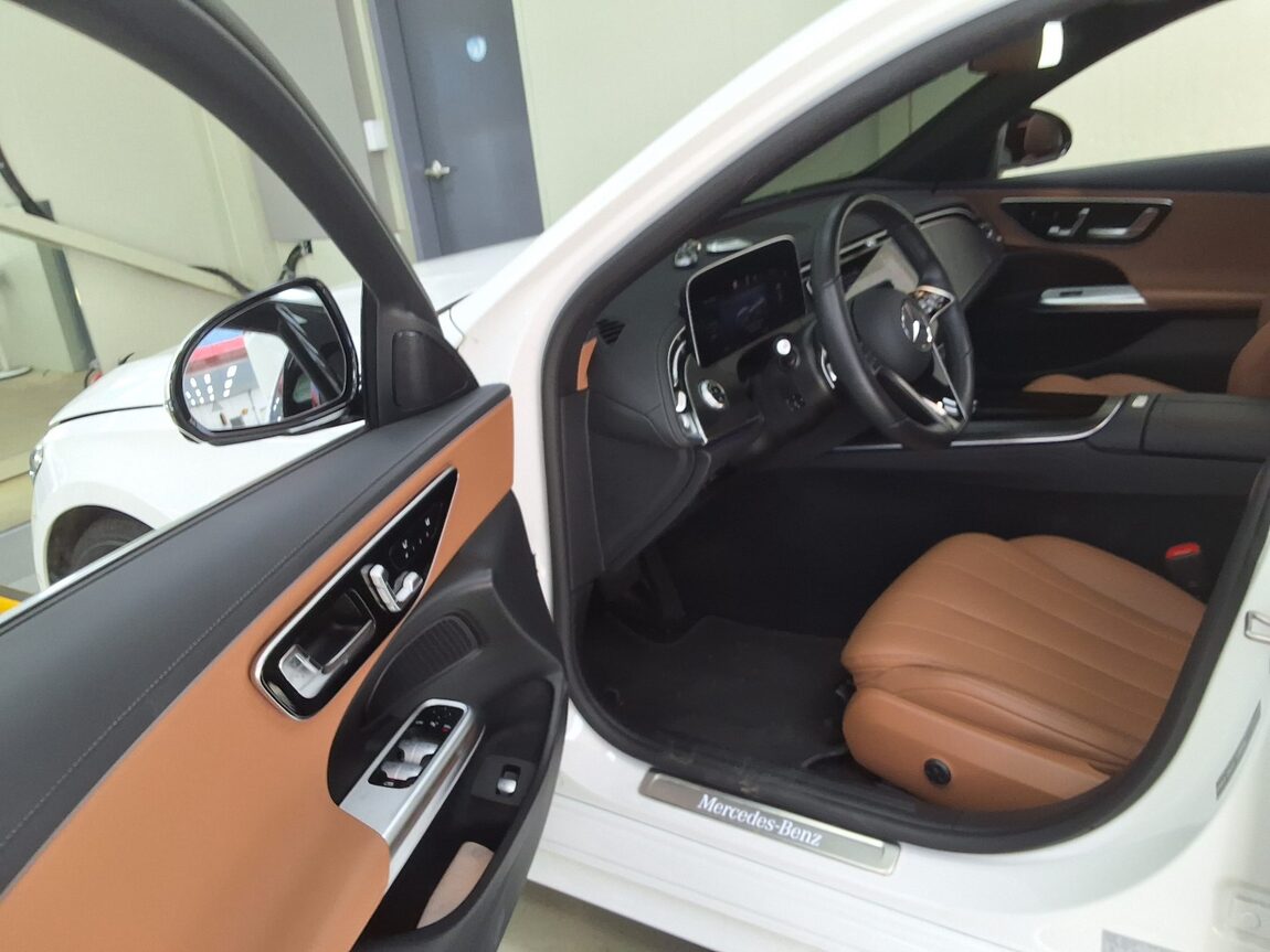 MERCEDES-BENZ E-CLASS (6TH GEN) E200 AVANTGARDE 2025 - zdjęcie 11