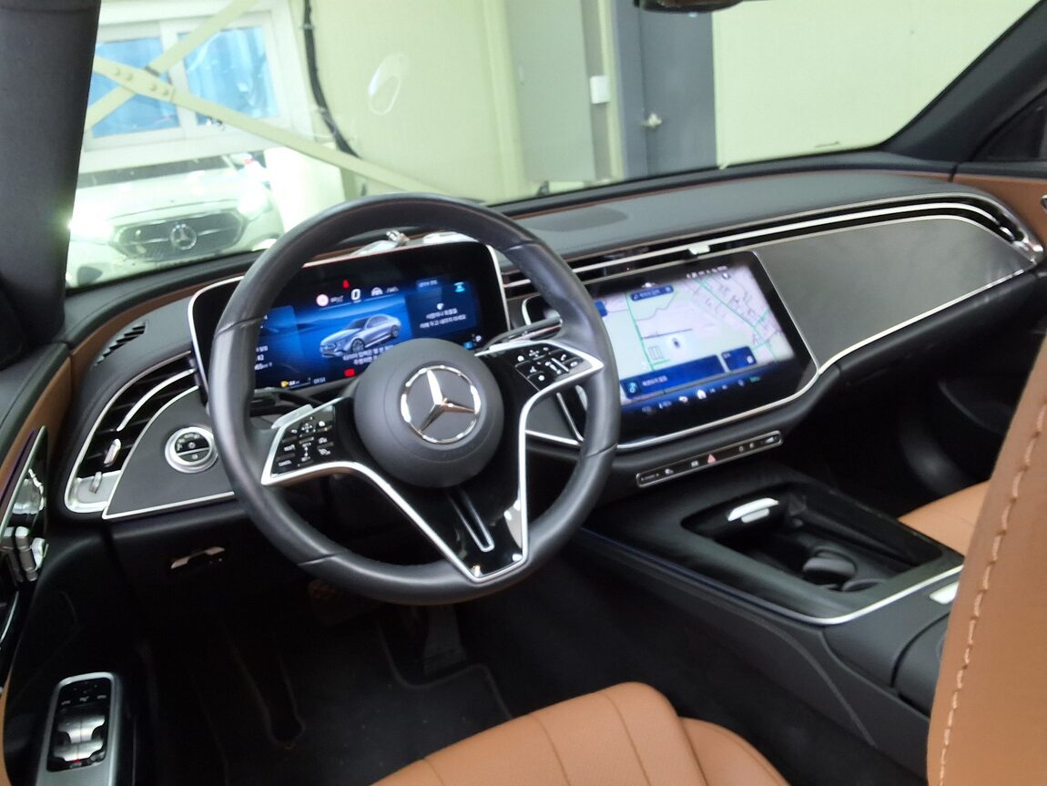 MERCEDES-BENZ E-CLASS (6TH GEN) E200 AVANTGARDE 2025 - zdjęcie 12