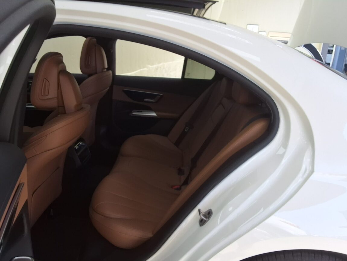 MERCEDES-BENZ E-CLASS (6TH GEN) E200 AVANTGARDE 2025 - zdjęcie 13