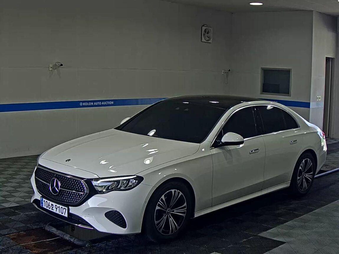 MERCEDES-BENZ E-CLASS (6TH GEN) E200 AVANTGARDE 2025 - zdjęcie 2