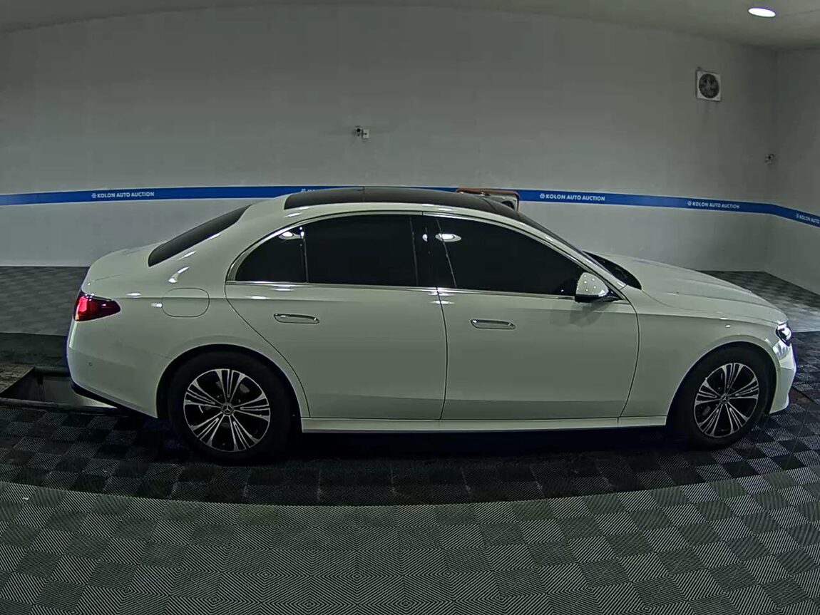MERCEDES-BENZ E-CLASS (6TH GEN) E200 AVANTGARDE 2025 - zdjęcie 4