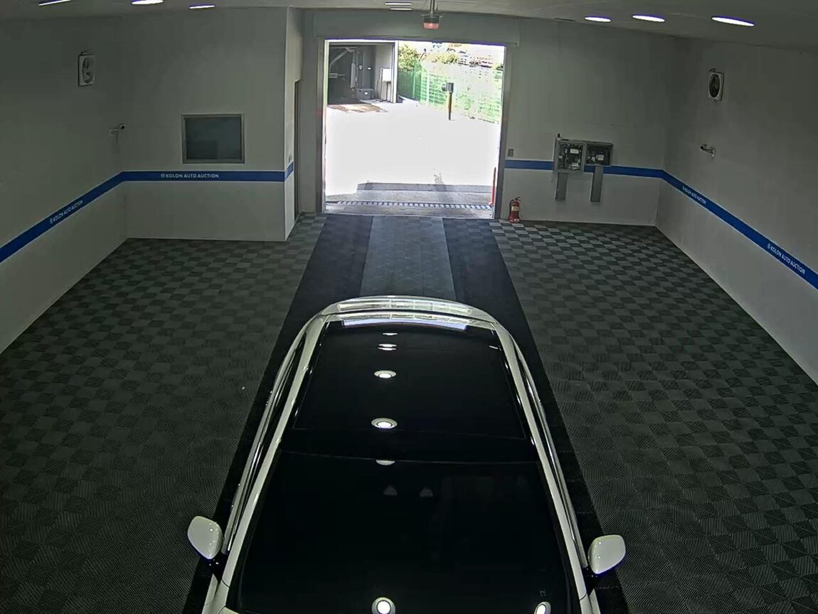 MERCEDES-BENZ E-CLASS (6TH GEN) E200 AVANTGARDE 2025 - zdjęcie 7