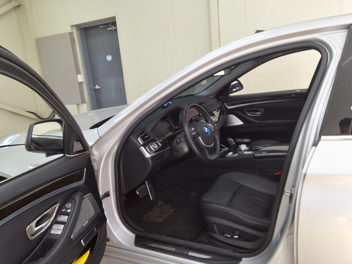 BMW 5 SERIES (6TH GEN) 520d 2013 - zdjęcie 11