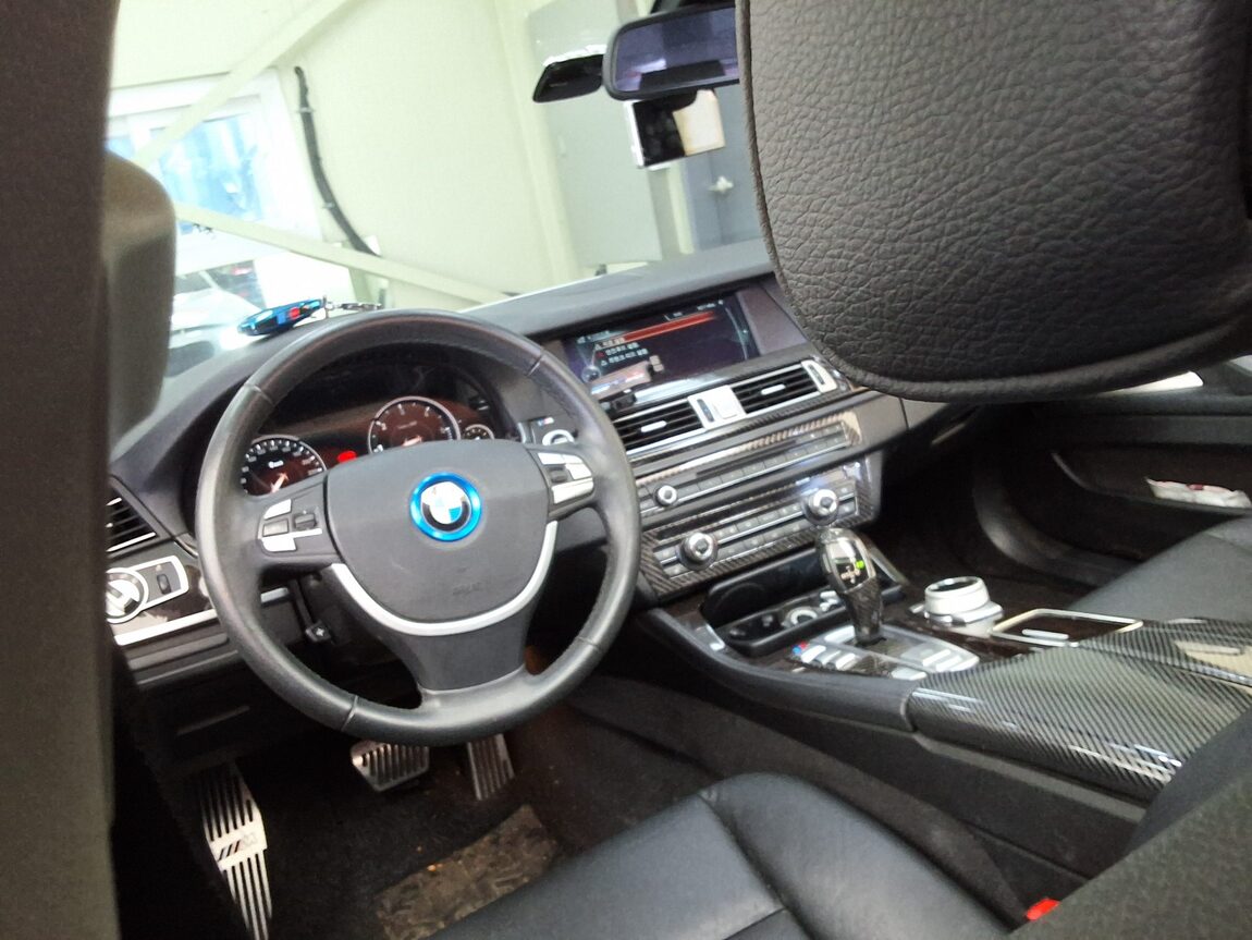 BMW 5 SERIES (6TH GEN) 520d 2013 - zdjęcie 12