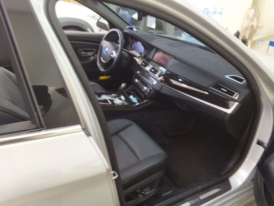 BMW 5 SERIES (6TH GEN) 520d 2013 - zdjęcie 15