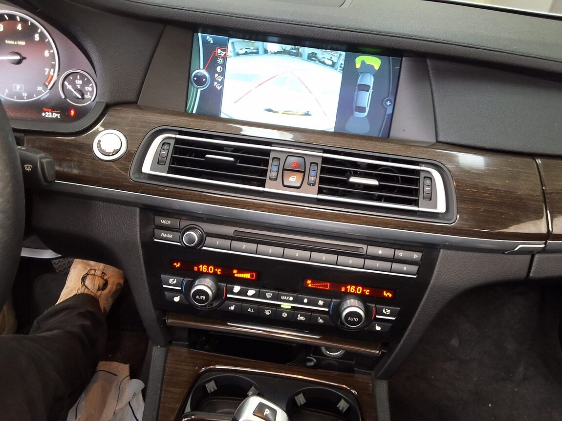 BMW 7 SERIES (5TH GEN) 740Li 2010 - zdjęcie 24