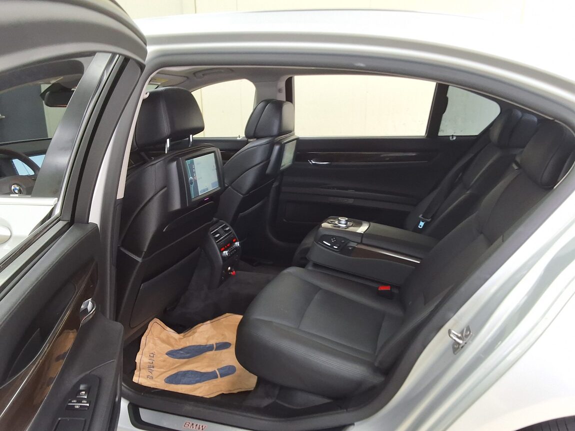 BMW 7 SERIES (5TH GEN) 740Li 2010 - zdjęcie 13