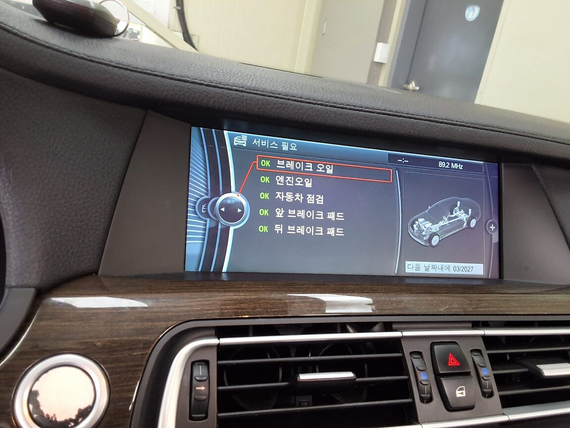 BMW 7 SERIES (5TH GEN) 740Li 2010 - zdjęcie 29