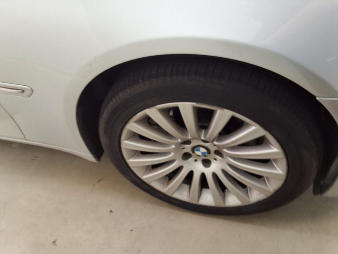BMW 7 SERIES (5TH GEN) 740Li 2010 - zdjęcie 21