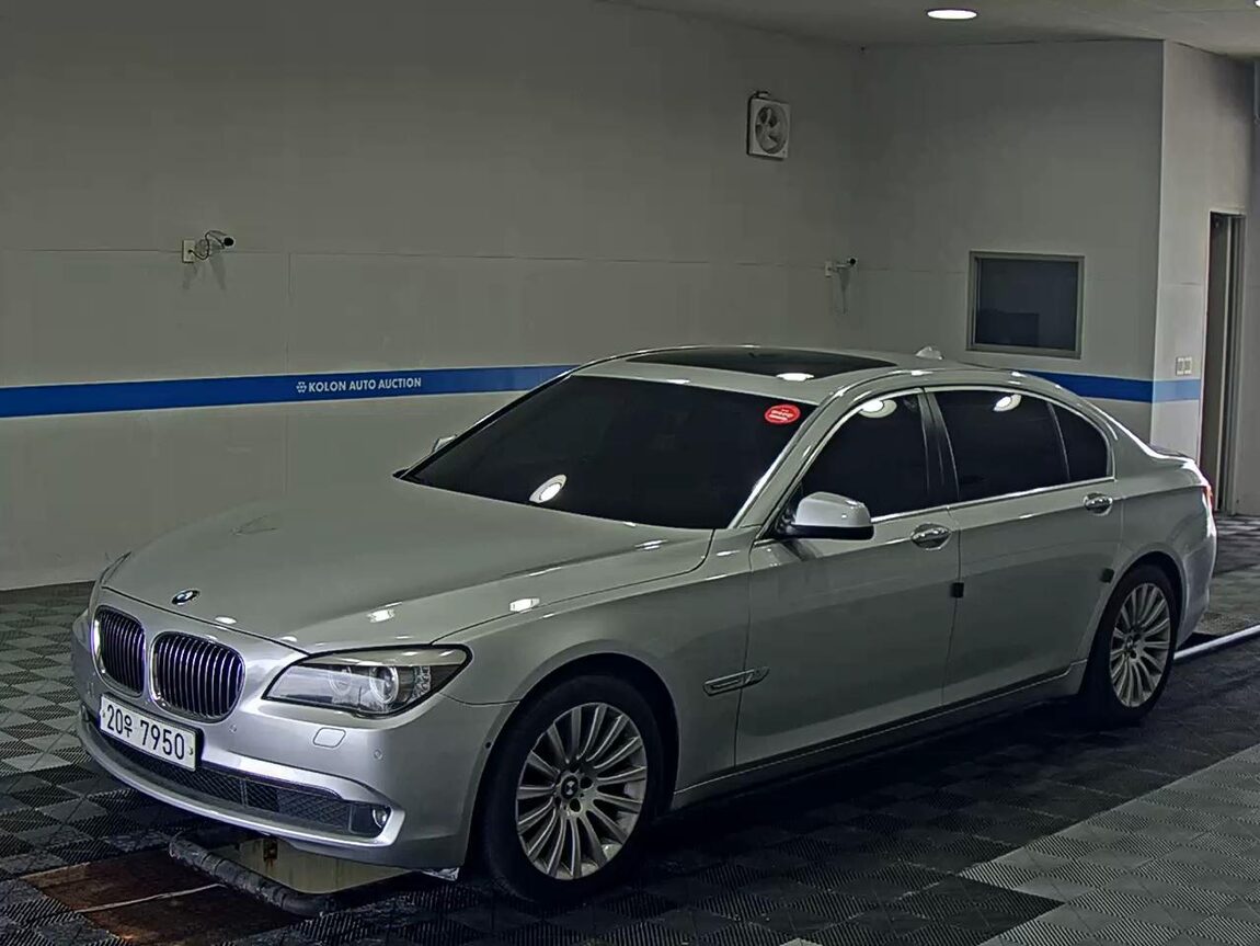 BMW 7 SERIES (5TH GEN) 740Li 2010 - zdjęcie 2