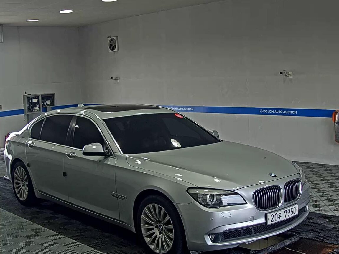 BMW 7 SERIES (5TH GEN) 740Li 2010 - zdjęcie 3