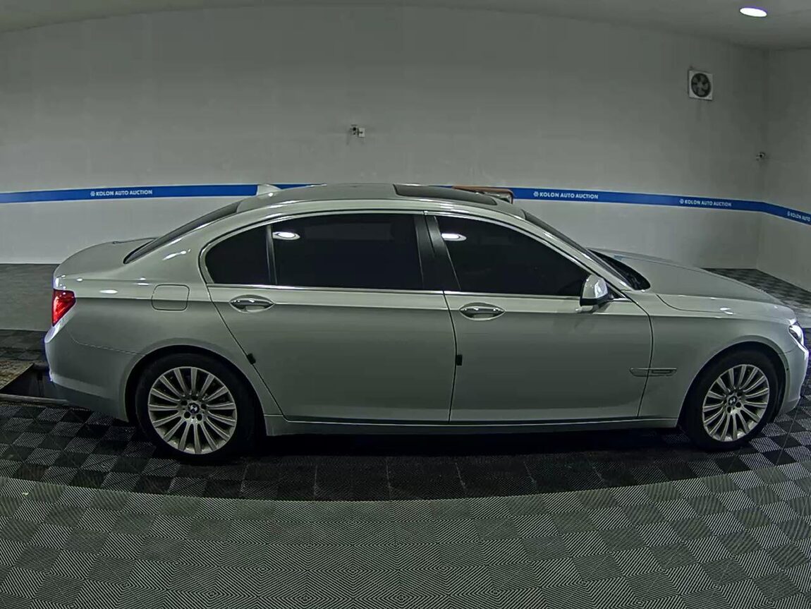 BMW 7 SERIES (5TH GEN) 740Li 2010 - zdjęcie 4