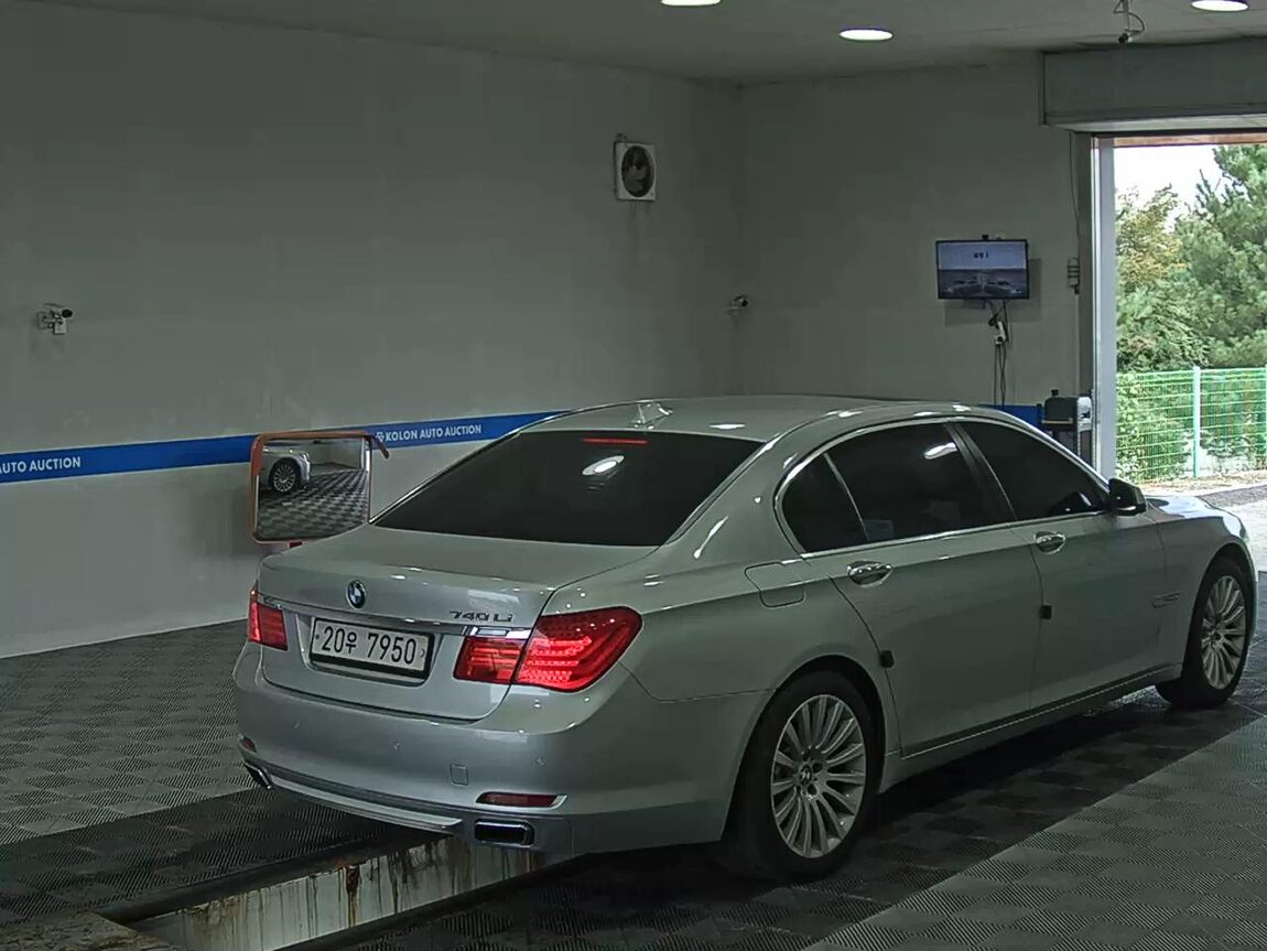 BMW 7 SERIES (5TH GEN) 740Li 2010 - zdjęcie 5