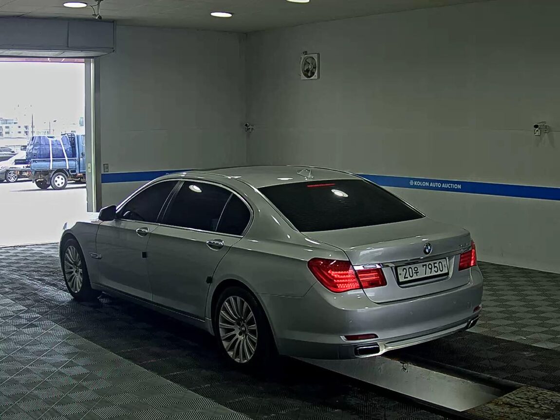 BMW 7 SERIES (5TH GEN) 740Li 2010 - zdjęcie 6