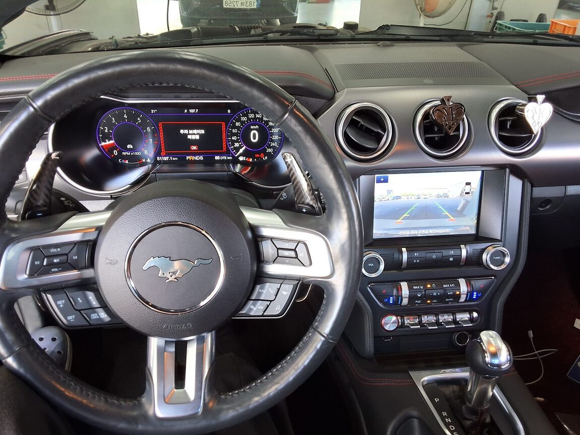 FORD MUSTANG (6TH GEN) COUPE 2.3 PREMIUM 2021 - zdjęcie 16