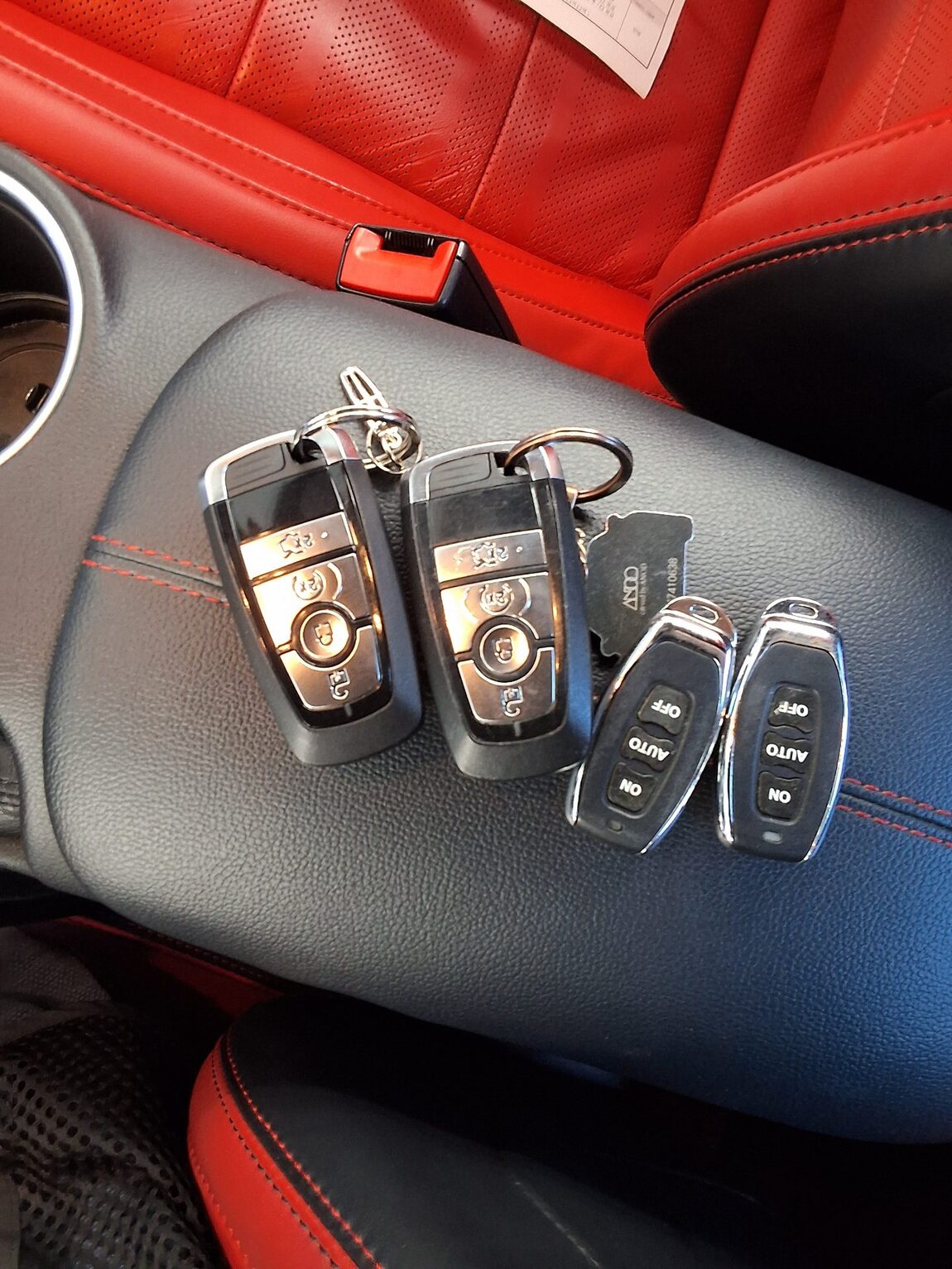 FORD MUSTANG (6TH GEN) COUPE 2.3 PREMIUM 2021 - zdjęcie 17