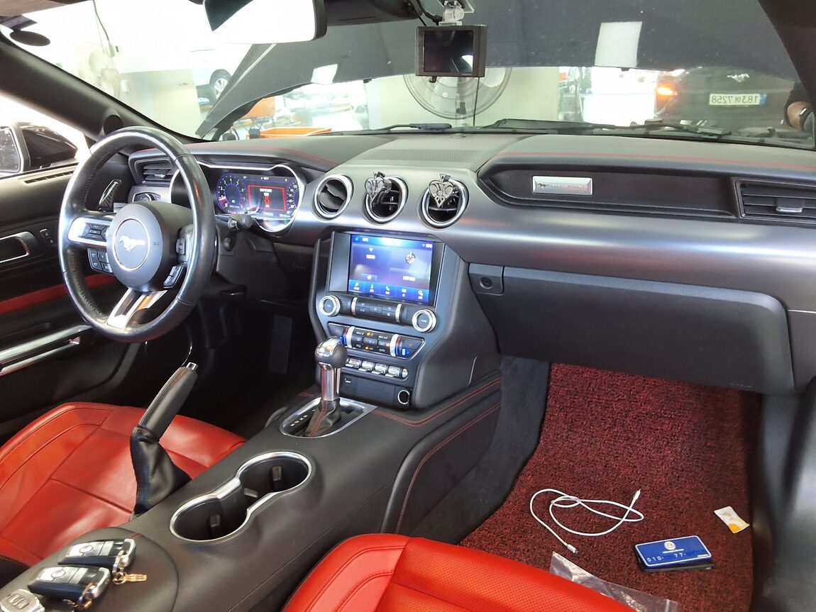 FORD MUSTANG (6TH GEN) COUPE 2.3 PREMIUM 2021 - zdjęcie 11