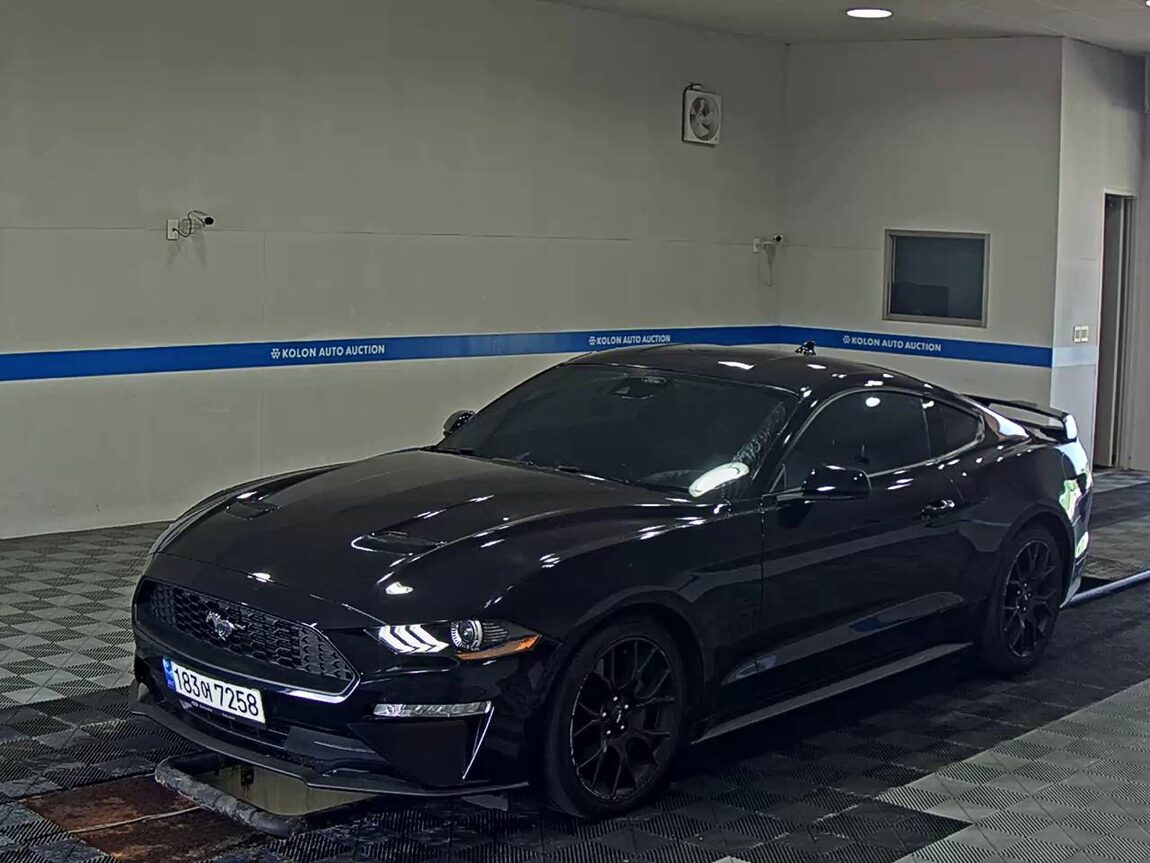 FORD MUSTANG (6TH GEN) COUPE 2.3 PREMIUM 2021 - zdjęcie 2