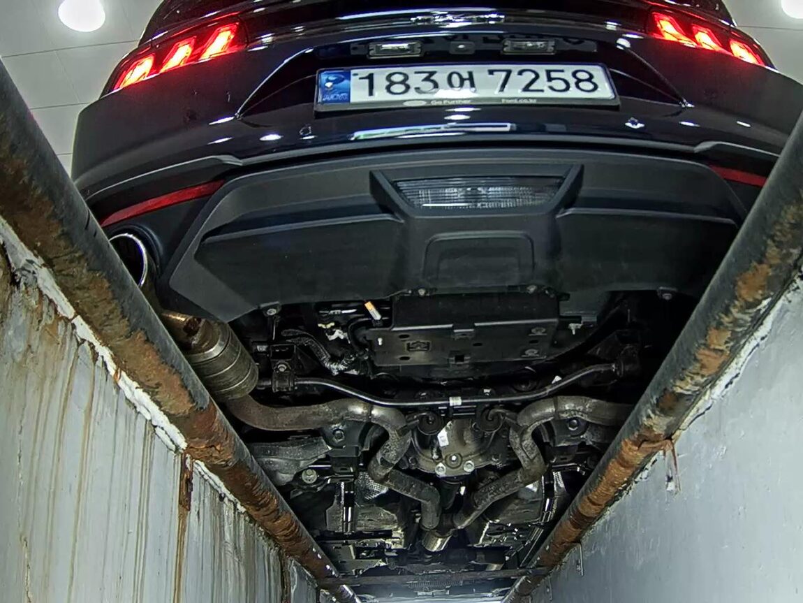 FORD MUSTANG (6TH GEN) COUPE 2.3 PREMIUM 2021 - zdjęcie 8