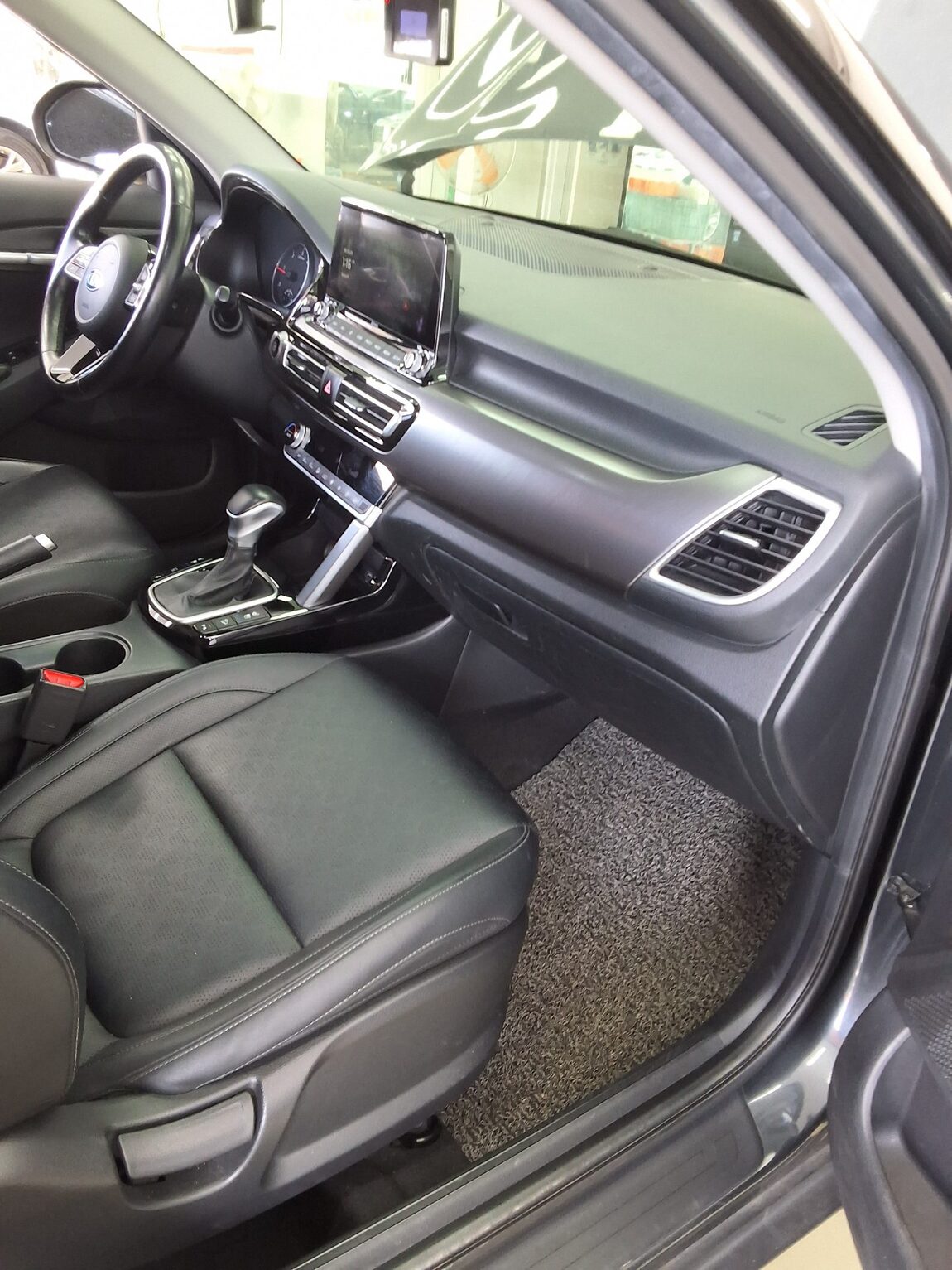 KIA SELTOS 1.6 DIESEL 2WD PRESTIGE 2020 - zdjęcie 14