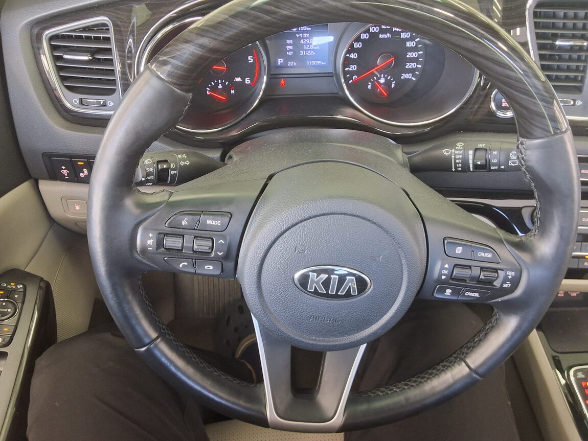 KIA THE NEW CARNIVAL 9-SEATER DIESEL PRESTIGE 2020 - zdjęcie 17