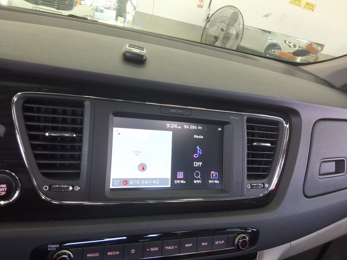 KIA THE NEW CARNIVAL 9-SEATER DIESEL PRESTIGE 2020 - zdjęcie 18